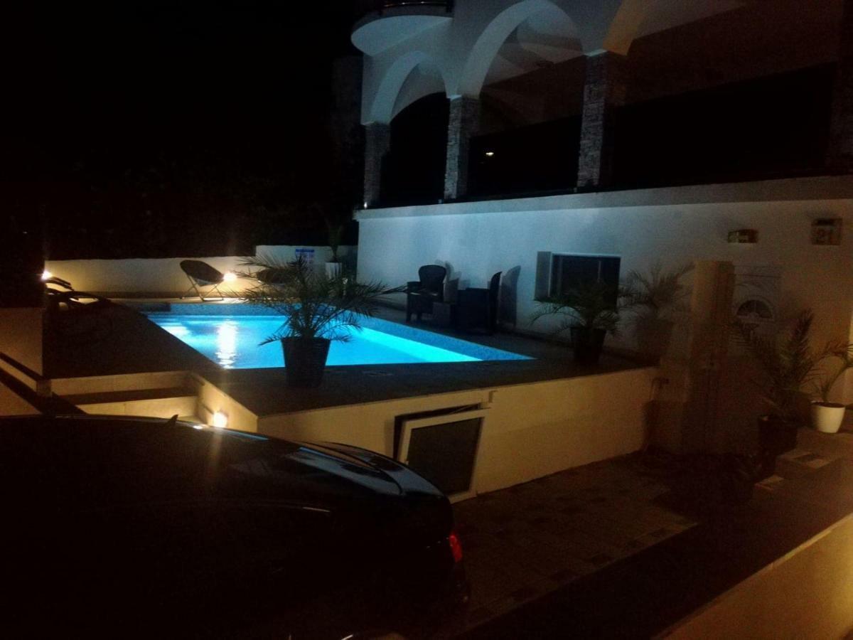 Villa Infinity Pinezići 外观 照片